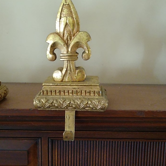 4 Gold Ornate sticking Holders - Picture 4 of 5